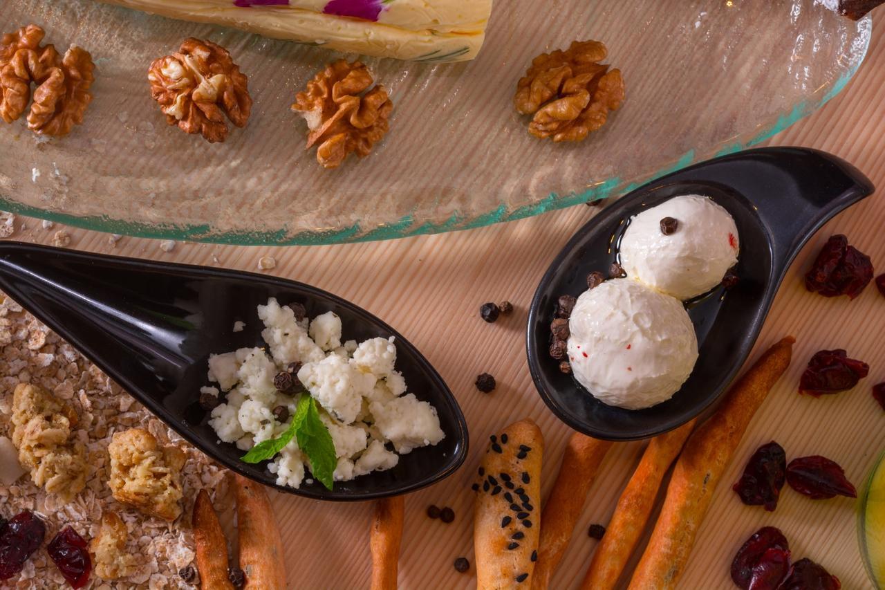Lake Spirit Boutique Hotel & Spa อิโออันนินา ภายนอก รูปภาพ